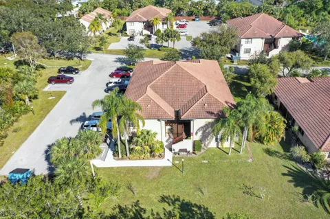 2432 SE Garden Terrace #703