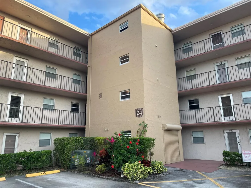225 Bonnie Boulevard #211 Palm Springs, FL 33461