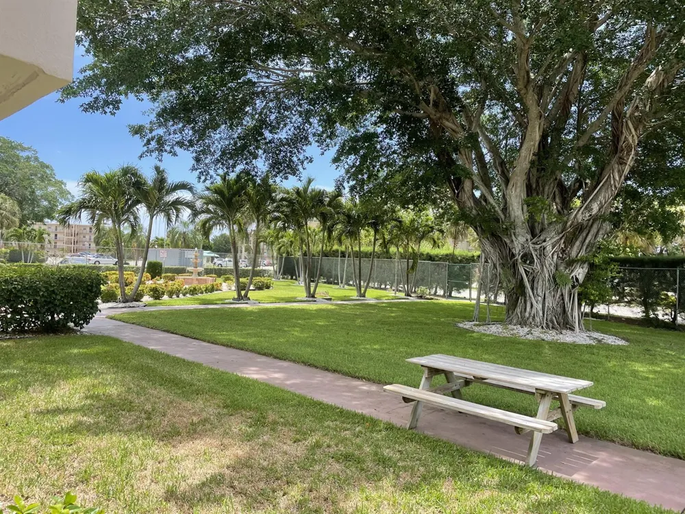 225 Bonnie Boulevard #211 Palm Springs, FL 33461