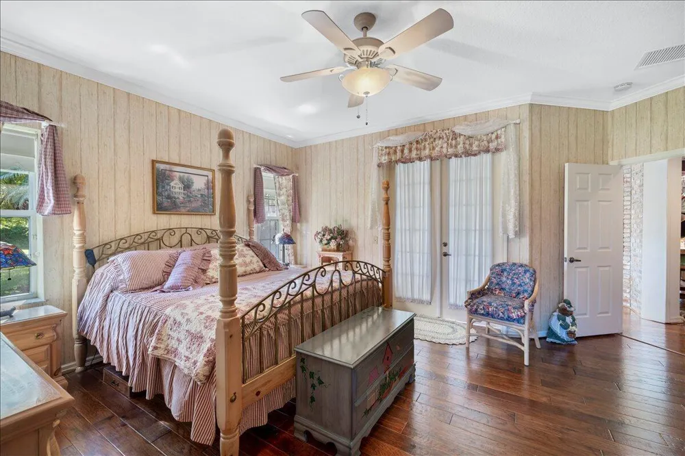 930 90th Avenue Vero Beach, FL 32966
