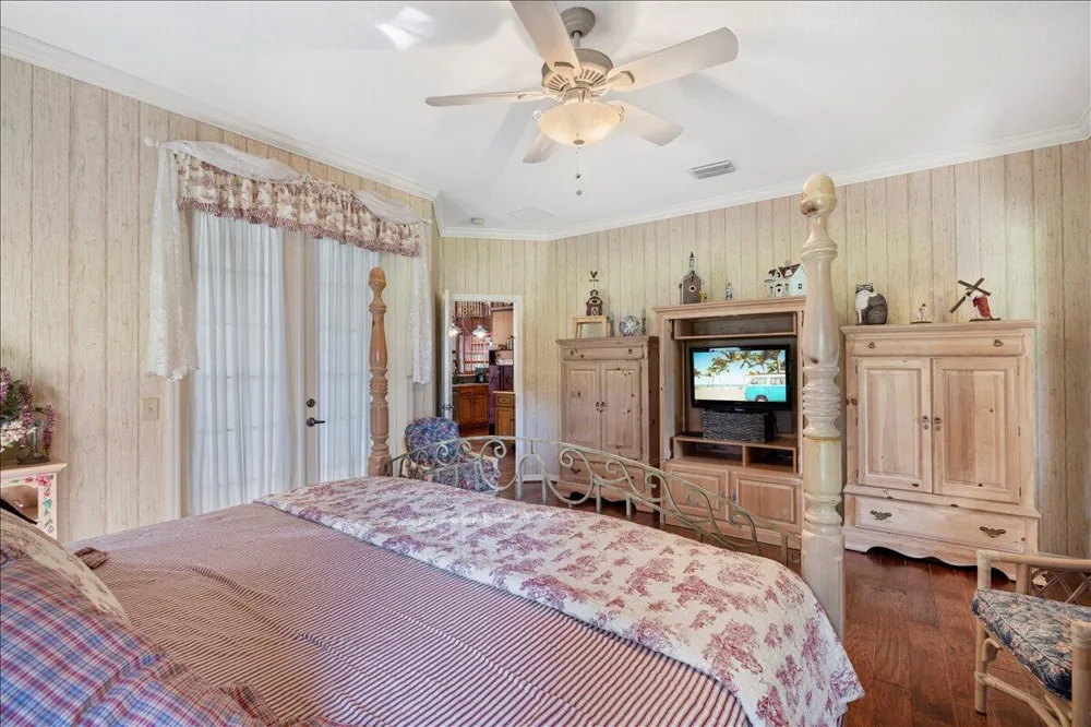 930 90th Avenue Vero Beach, FL 32966
