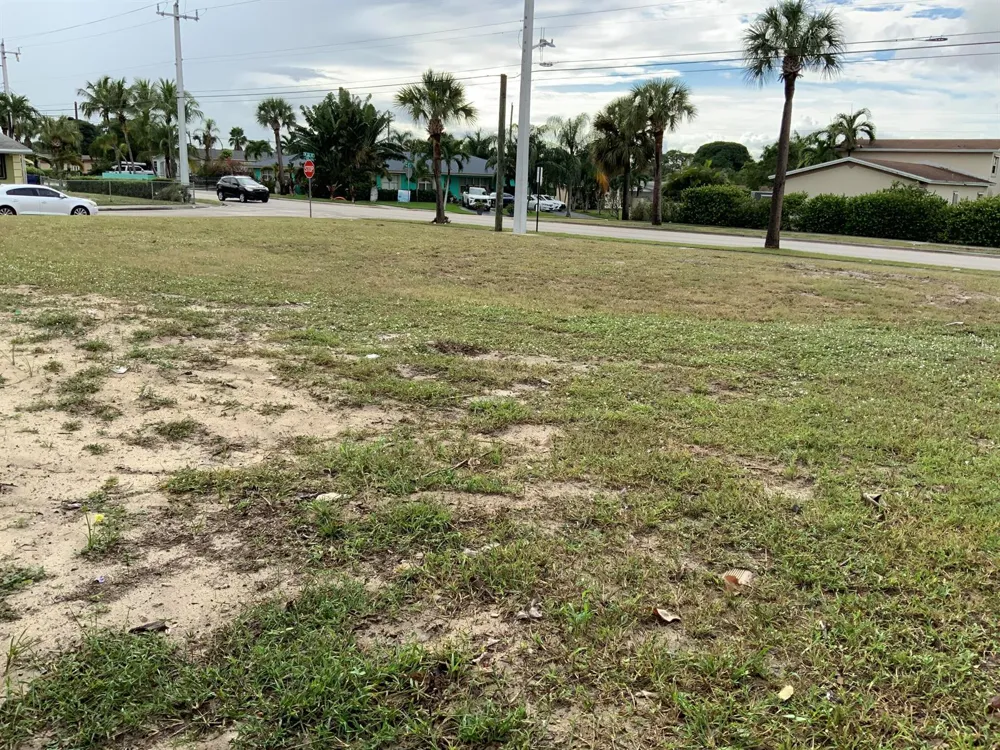 32nd & S Ave S Riviera Beach, FL 33404