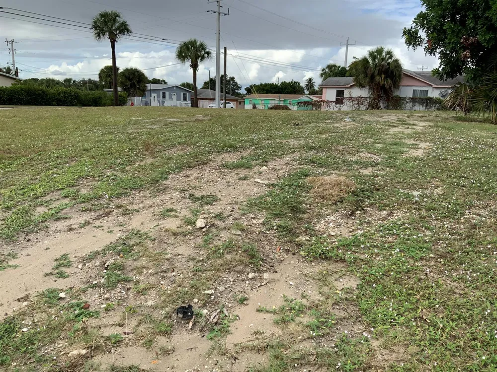 32nd & S Ave S Riviera Beach, FL 33404