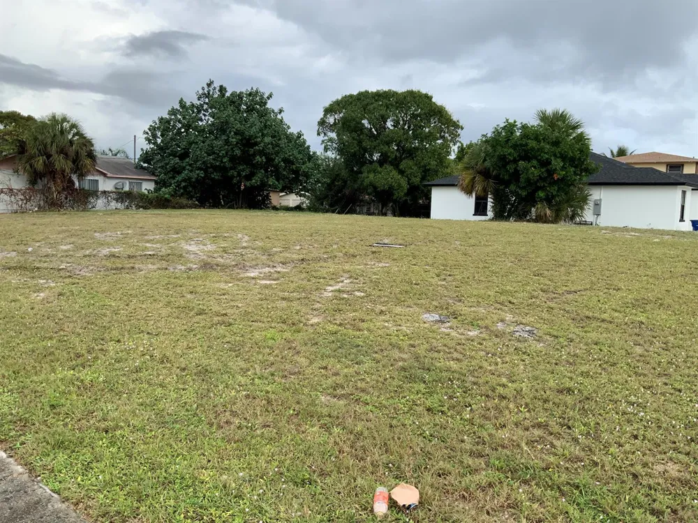 32nd & S Ave S Riviera Beach, FL 33404