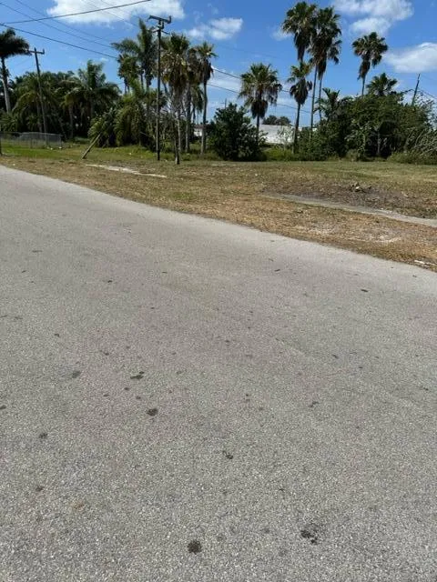 501 W Baines Terrace Pahokee, FL 33476