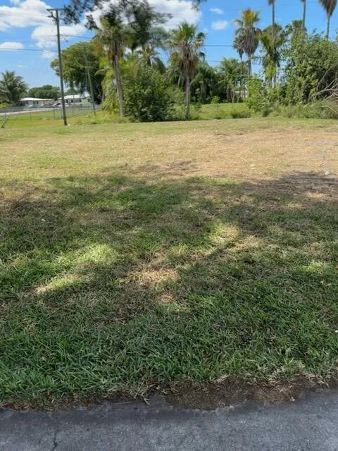 501 W Baines Terrace Pahokee, FL 33476