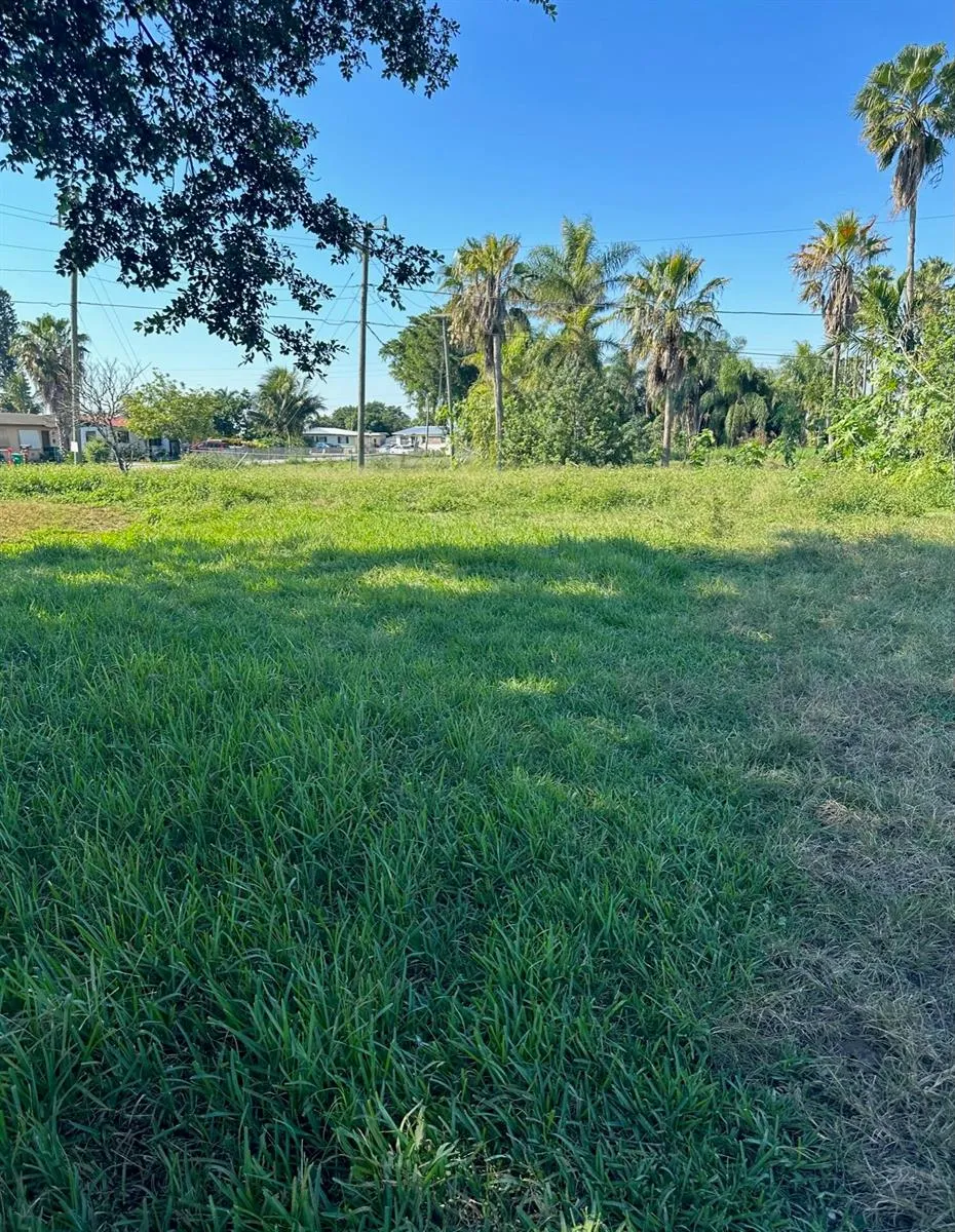 501 W Baines Terrace Pahokee, FL 33476