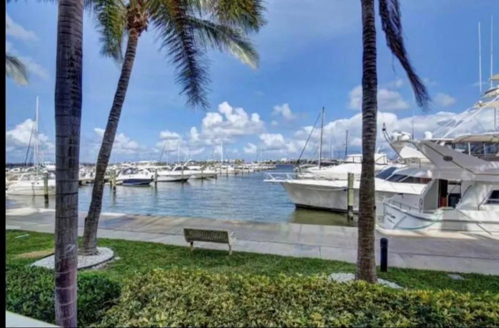 802 W Windward Way #216 Lantana, FL 33462