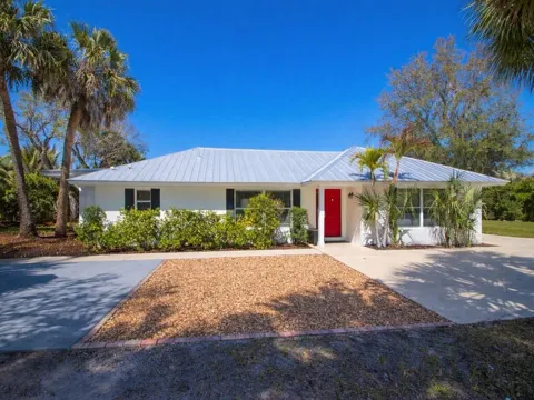 527 E Causeway Boulevard