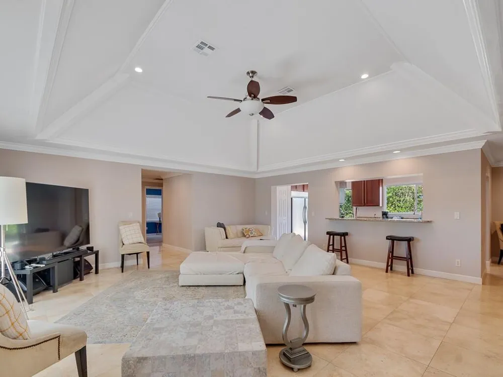 527 E Causeway Boulevard Vero Beach, FL 32963