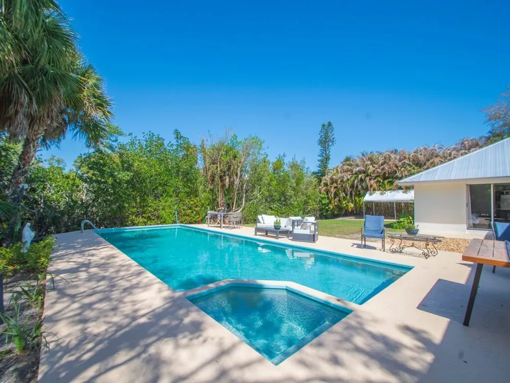 527 E Causeway Boulevard Vero Beach, FL 32963