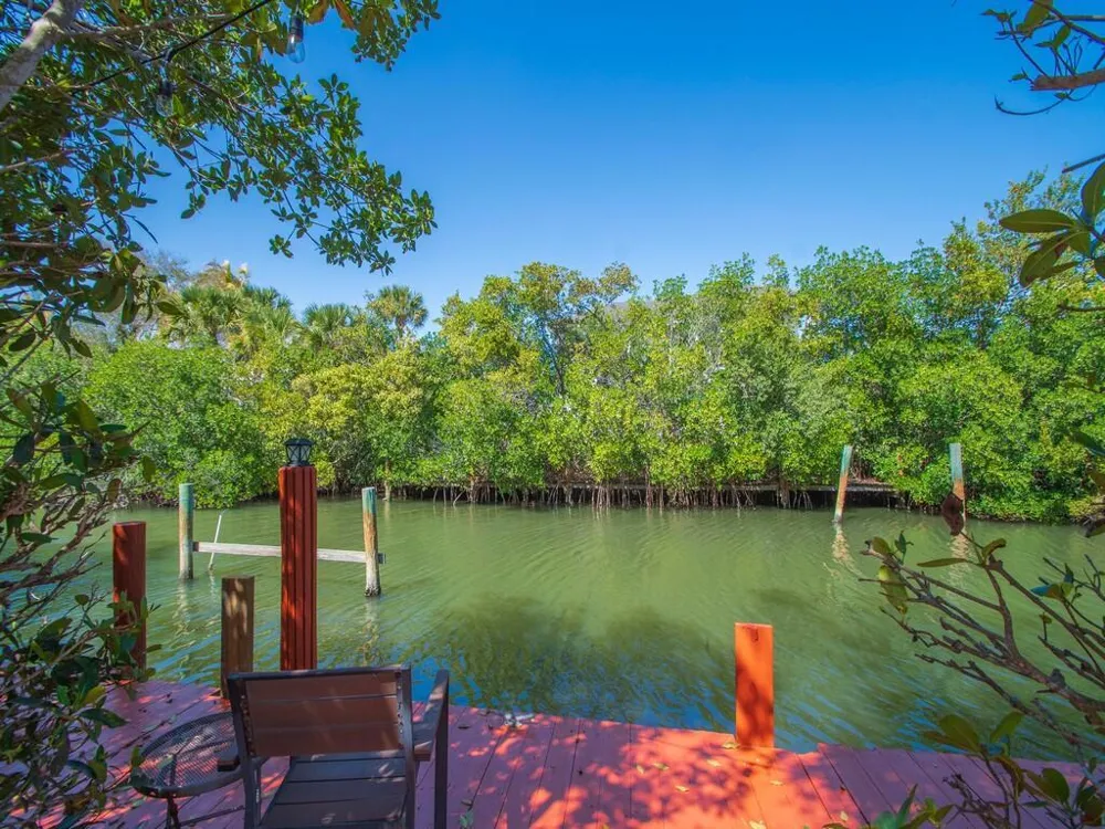 527 E Causeway Boulevard Vero Beach, FL 32963