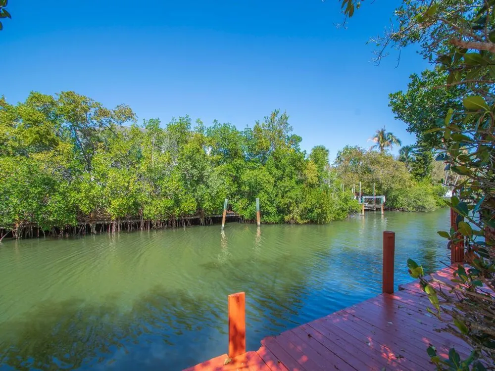 527 E Causeway Boulevard Vero Beach, FL 32963