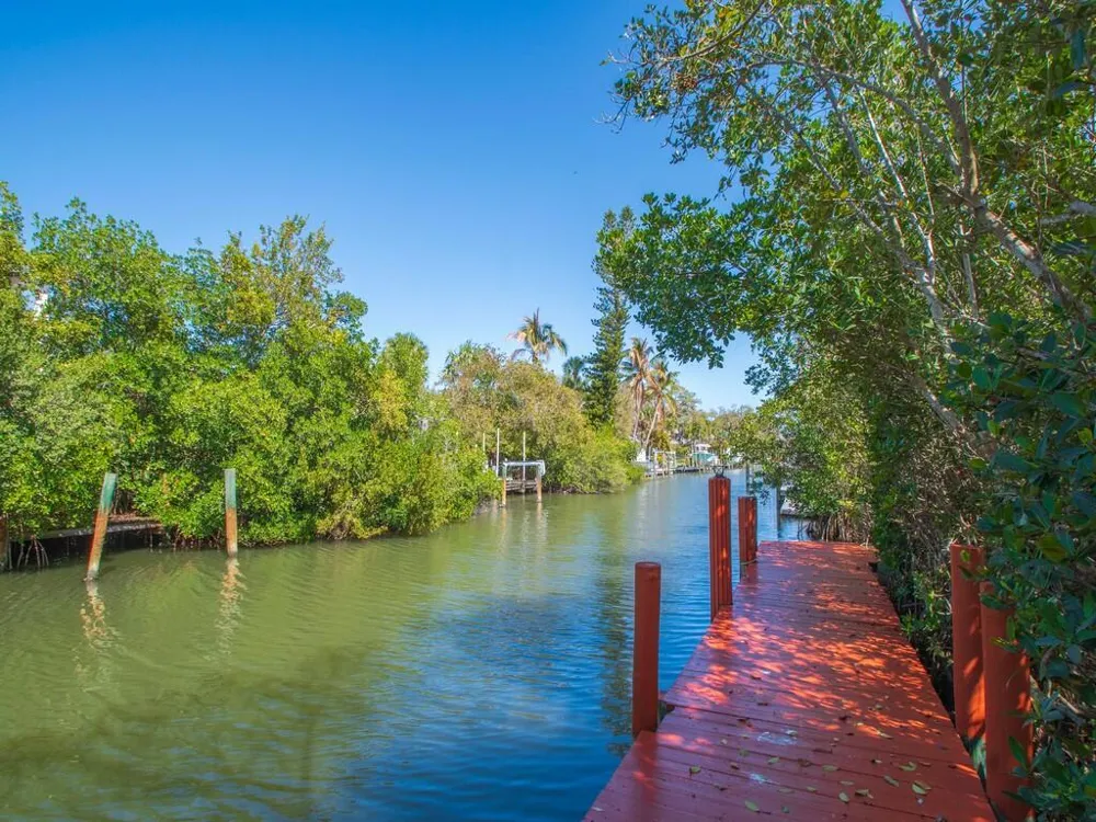 527 E Causeway Boulevard Vero Beach, FL 32963