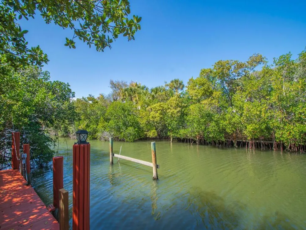 527 E Causeway Boulevard Vero Beach, FL 32963