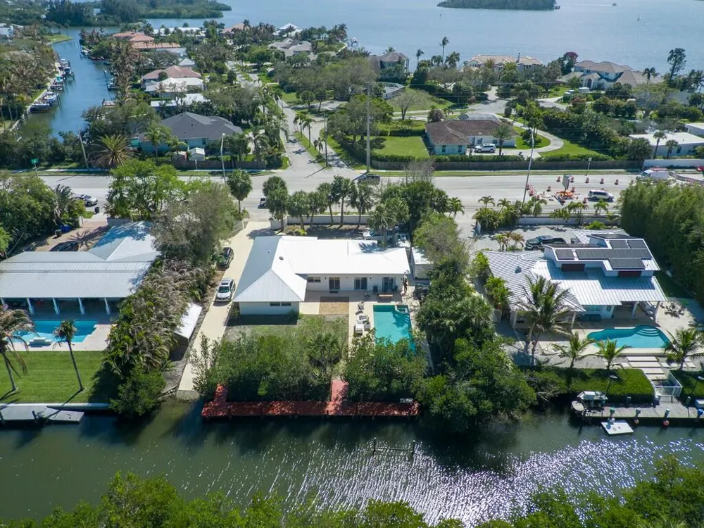 527 E Causeway Boulevard Vero Beach, FL 32963