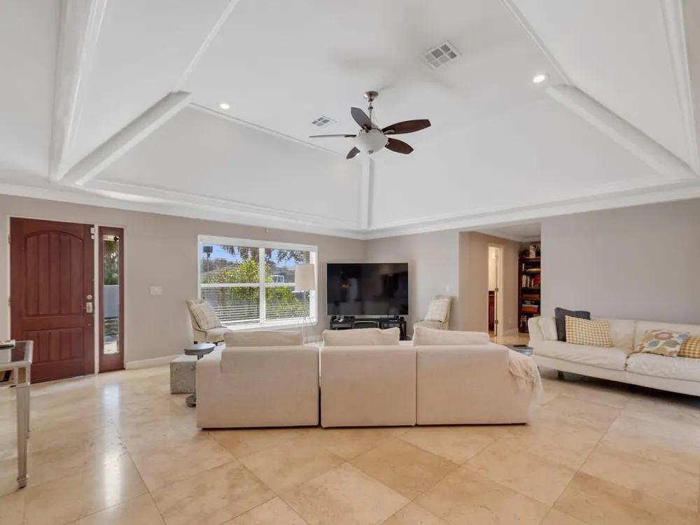 527 E Causeway Boulevard Vero Beach, FL 32963
