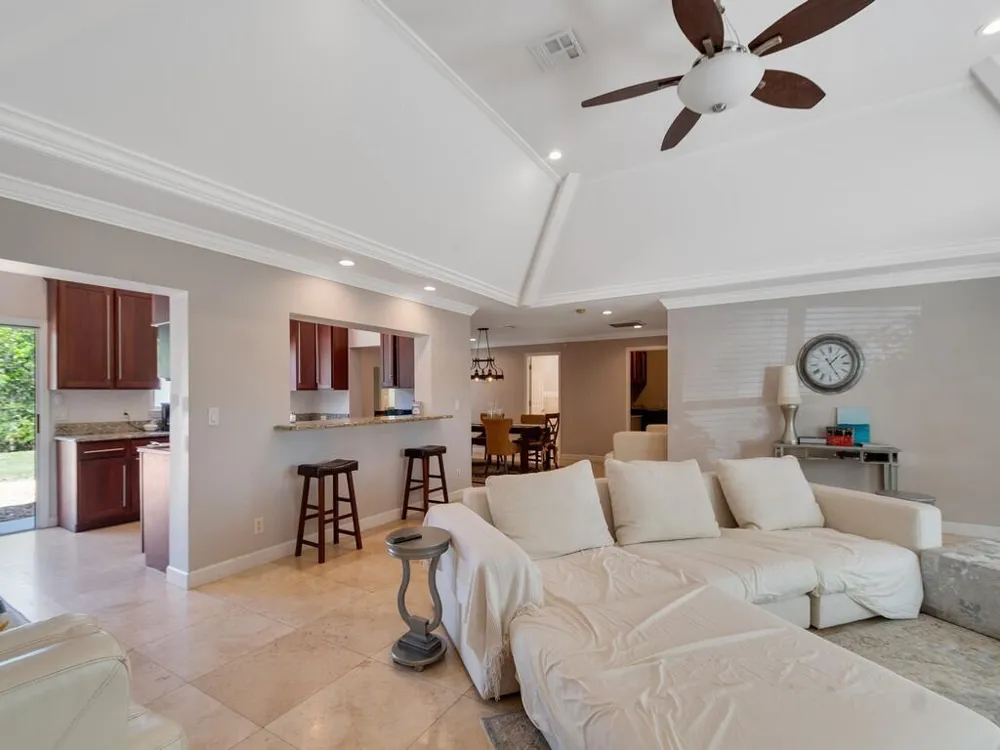 527 E Causeway Boulevard Vero Beach, FL 32963