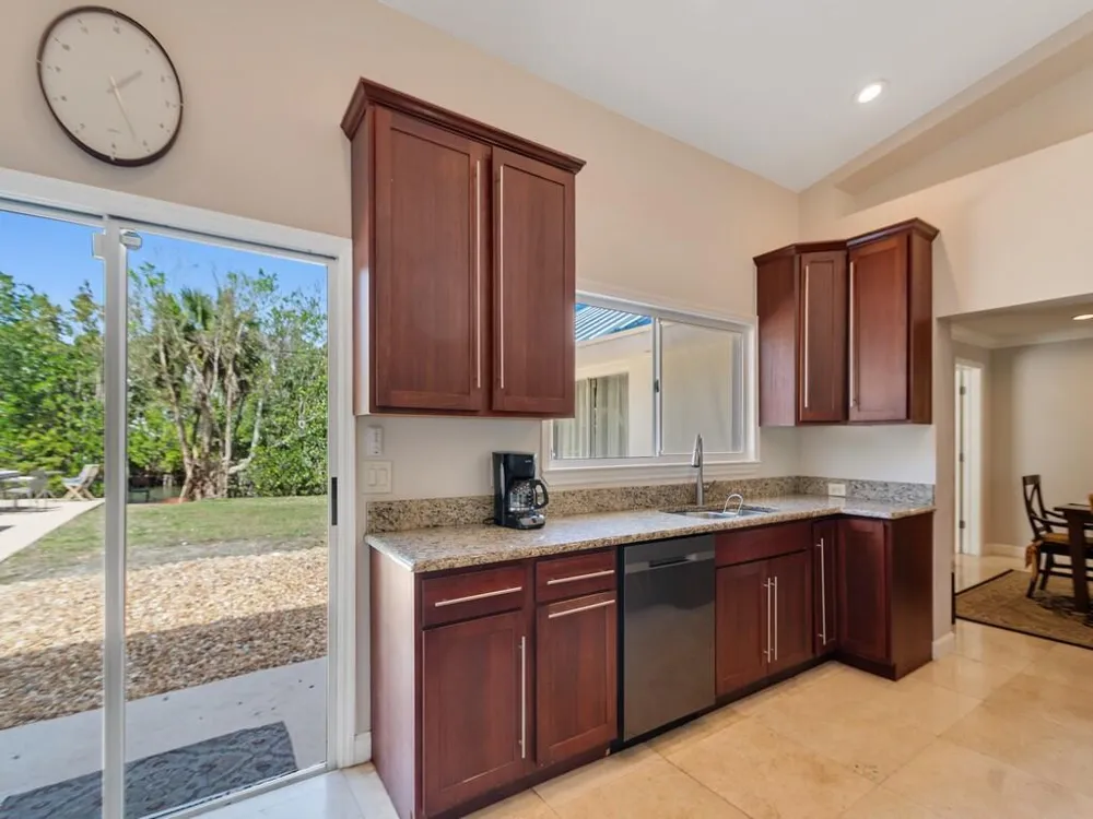 527 E Causeway Boulevard Vero Beach, FL 32963