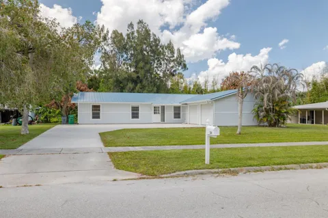 320 Chamberlain Boulevard