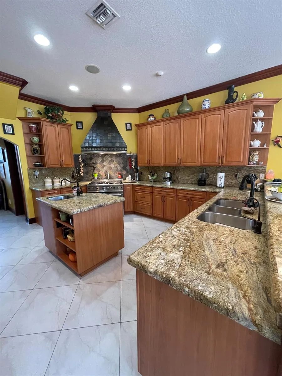 3646 S Jenkins Road Fort Pierce, FL 34981
