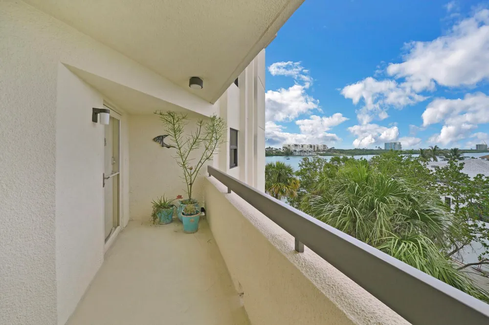 19800 Sandpointe Bay Drive #512 Tequesta, FL 33469