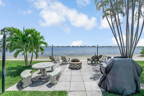 1430 S Lakeside Drive #22