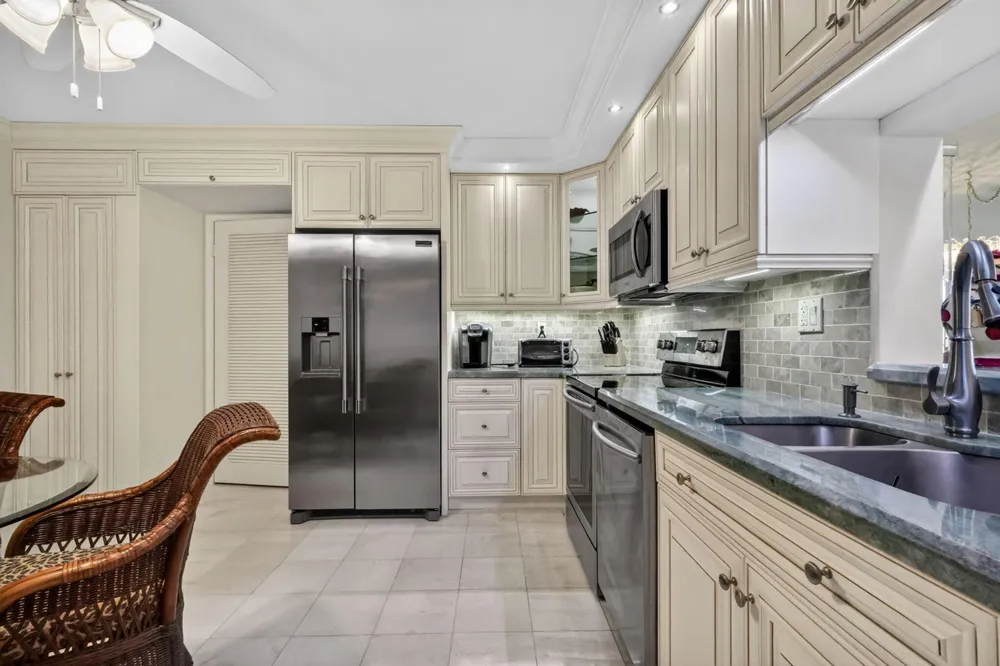 3420 S Ocean Boulevard #9r Highland Beach, FL 33487