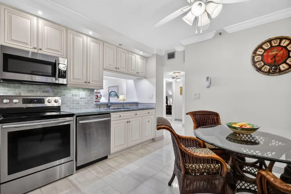 3420 S Ocean Boulevard #9r Highland Beach, FL 33487