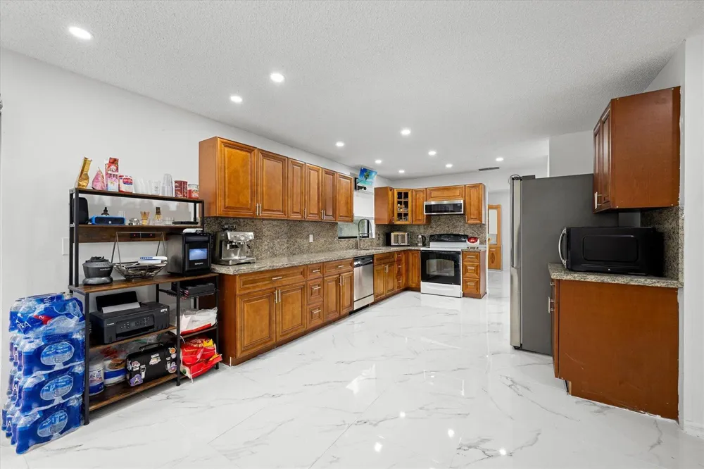 2340 Fairmont Avenue Miramar, FL 33025