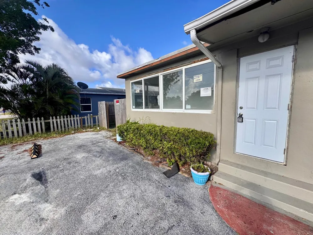 2513 Avenue E Riviera Beach, FL 33404