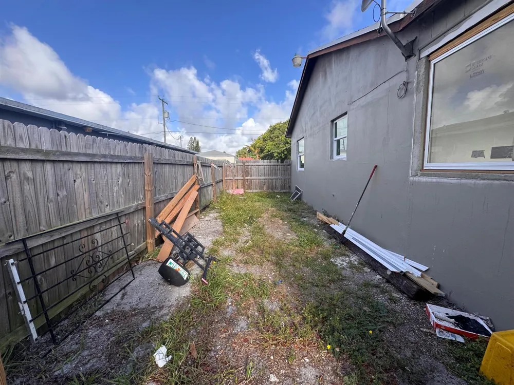 2513 Avenue E Riviera Beach, FL 33404