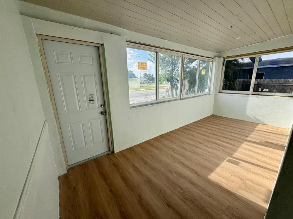 2513 Avenue E Riviera Beach, FL 33404