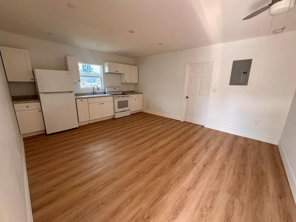 2513 Avenue E Riviera Beach, FL 33404