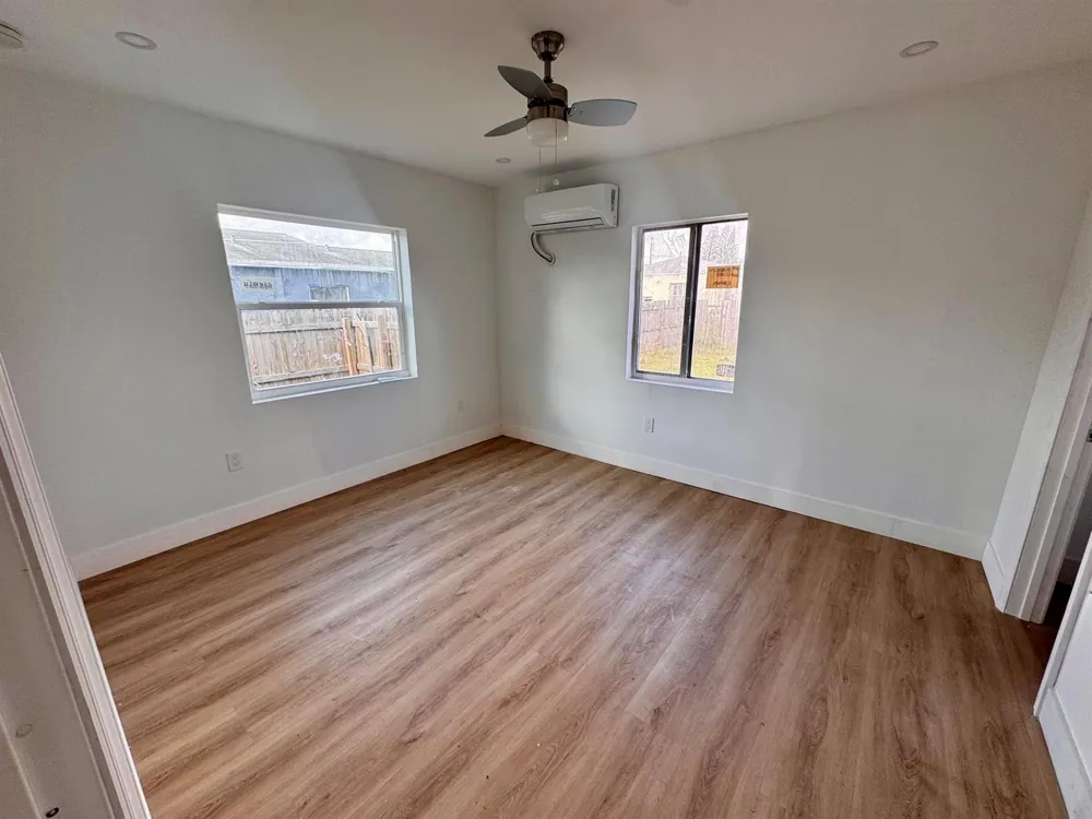 2513 Avenue E Riviera Beach, FL 33404