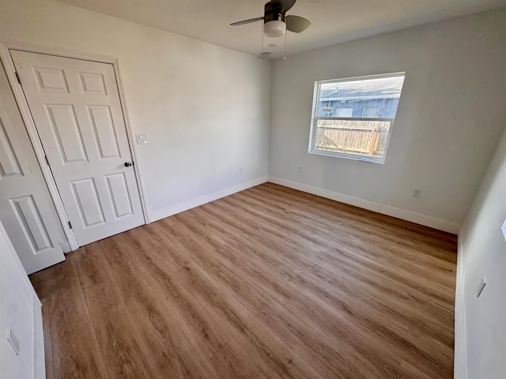 2513 Avenue E Riviera Beach, FL 33404