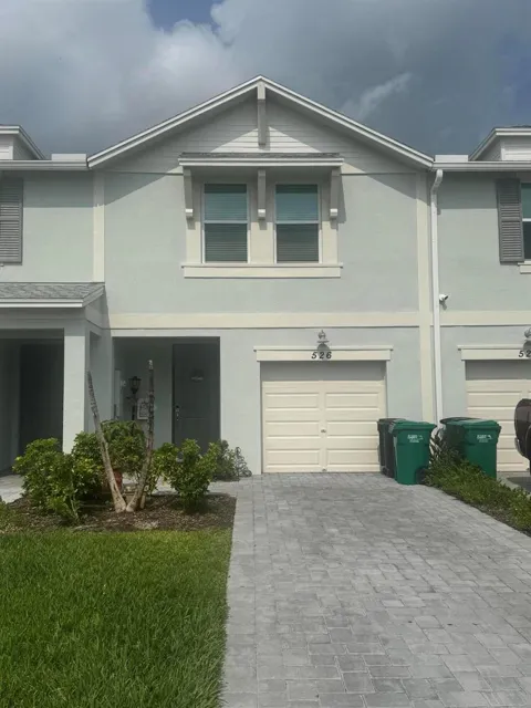 526 Salisbury Circle