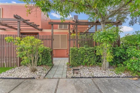 1490 Laguna Lane