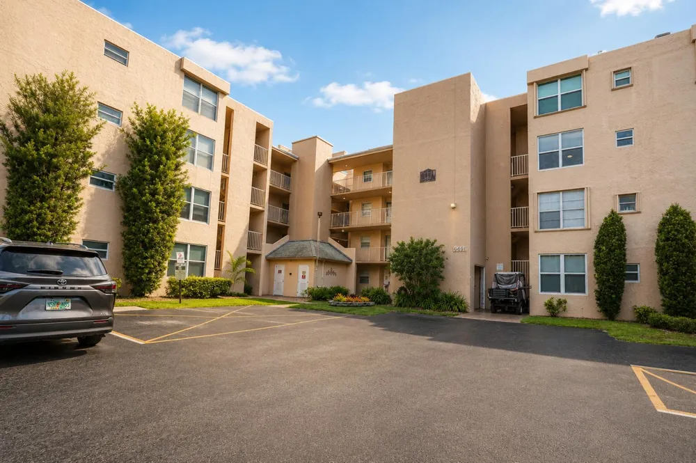 9491 Evergreen Place #307 Davie, FL 33324