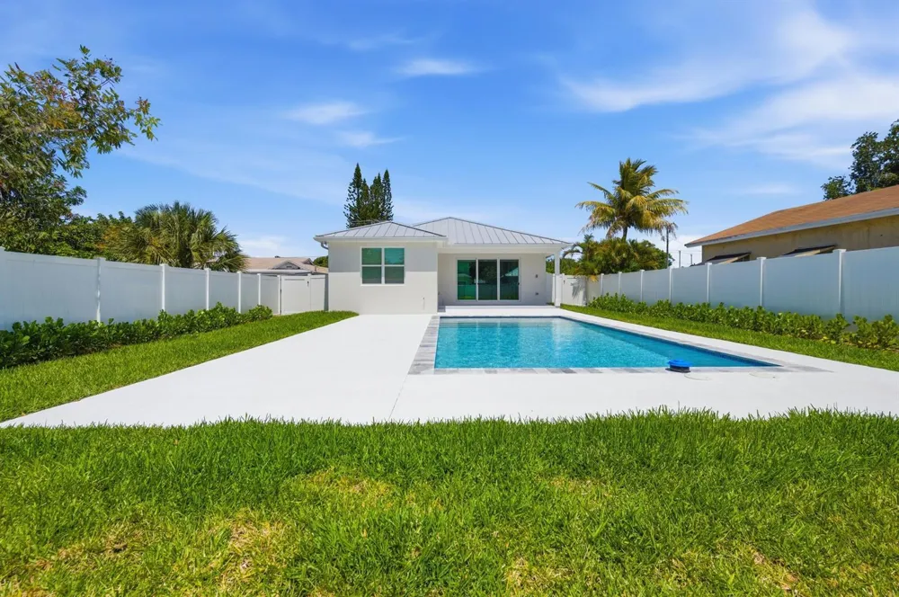 316 SW 4th Avenue Delray Beach, FL 33444