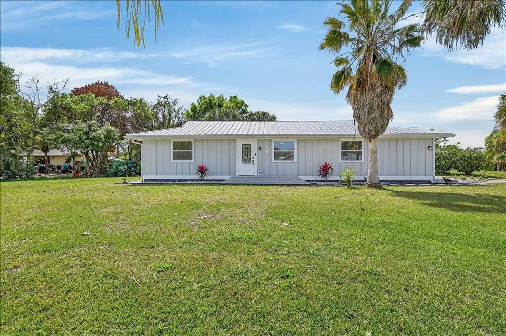 262 Easy Street Sebastian, FL 32958