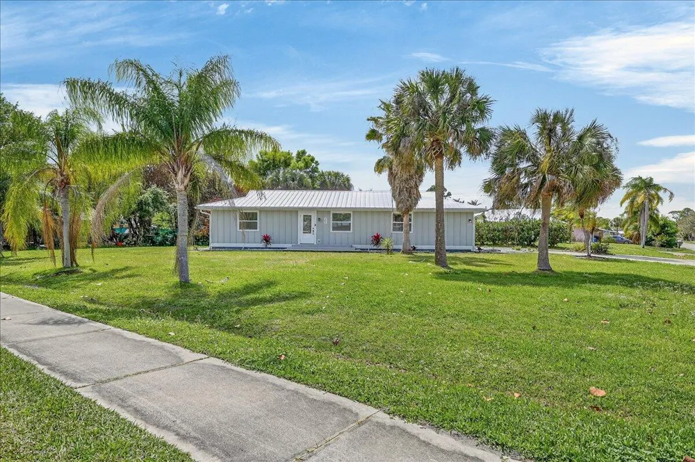 262 Easy Street Sebastian, FL 32958