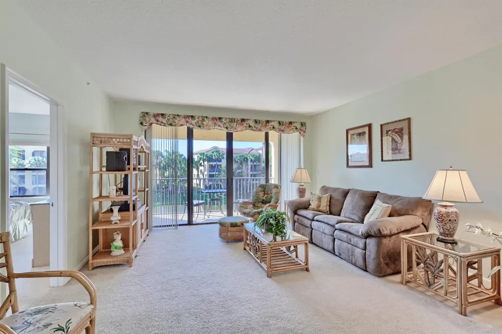 800 Uno Lago Drive #305 Juno Beach, FL 33408