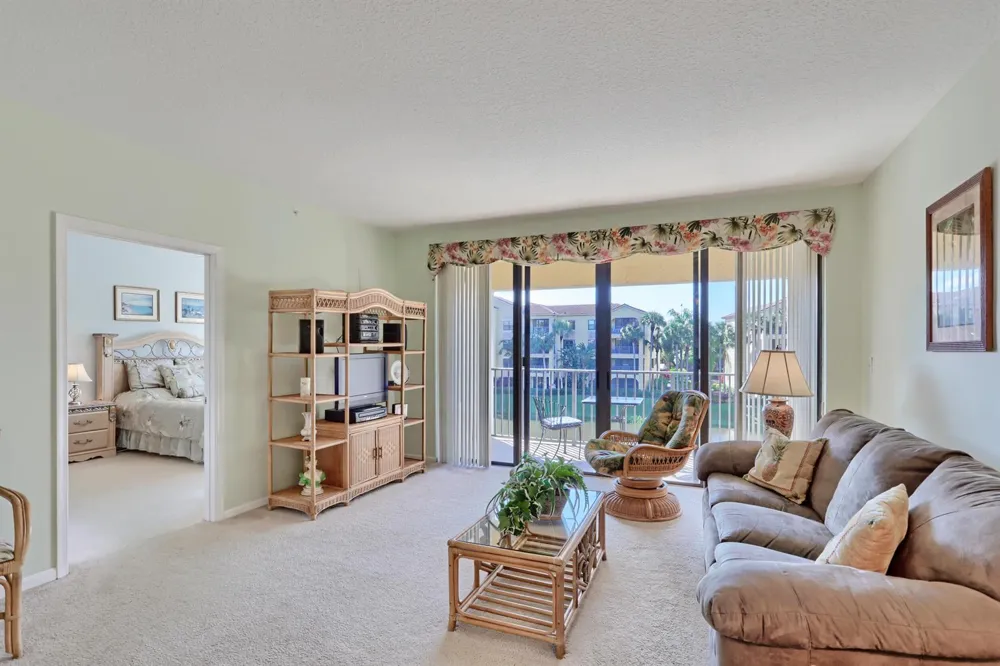 800 Uno Lago Drive #305 Juno Beach, FL 33408