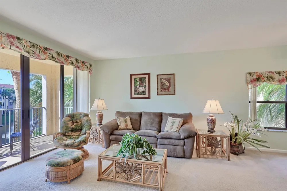 800 Uno Lago Drive #305 Juno Beach, FL 33408