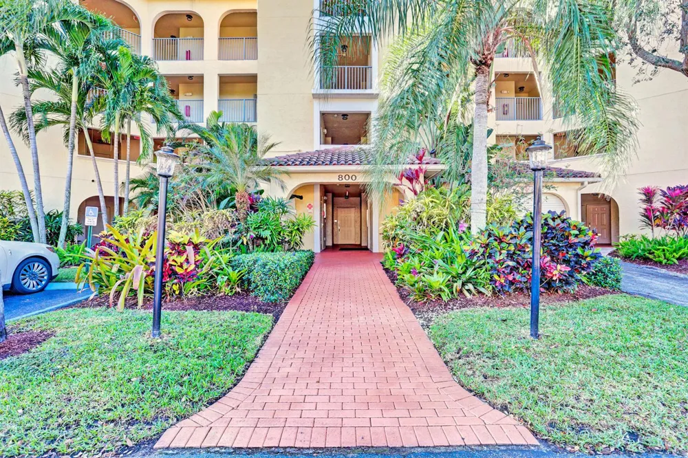 800 Uno Lago Drive #305 Juno Beach, FL 33408