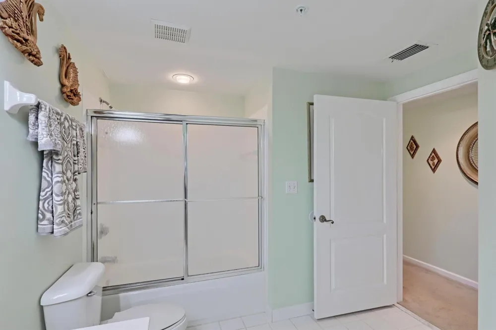 800 Uno Lago Drive #305 Juno Beach, FL 33408