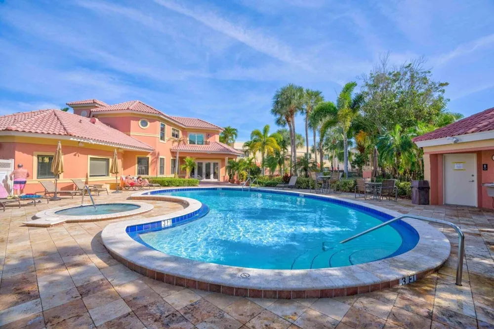 800 Uno Lago Drive #305 Juno Beach, FL 33408