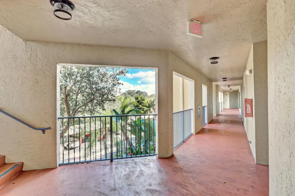 800 Uno Lago Drive #305 Juno Beach, FL 33408