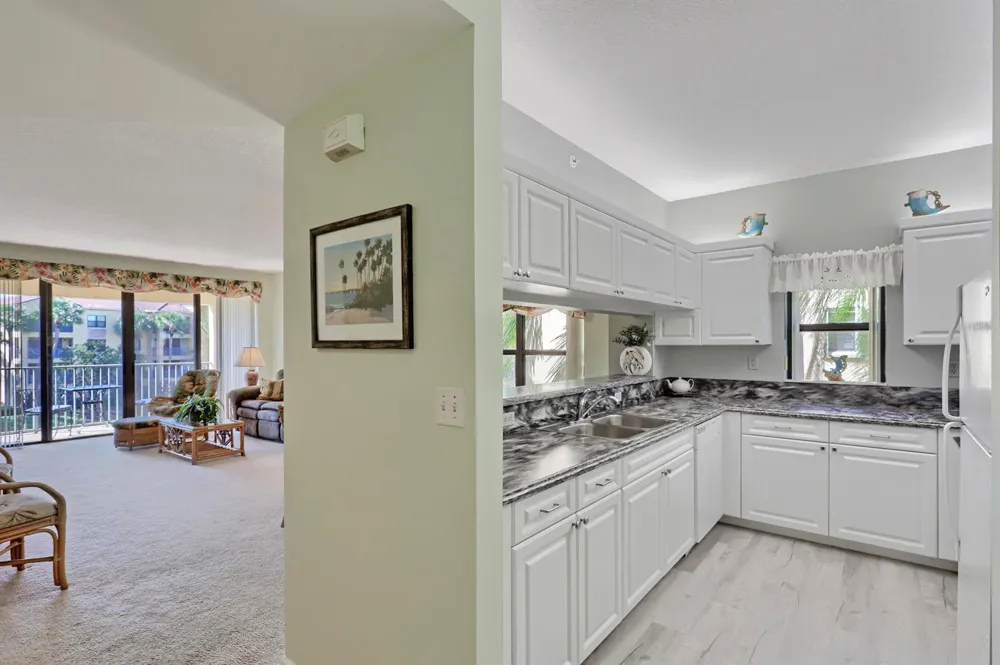 800 Uno Lago Drive #305 Juno Beach, FL 33408